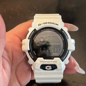 Used Mens G shock. Shown on a woman and a man’s wrist for reference